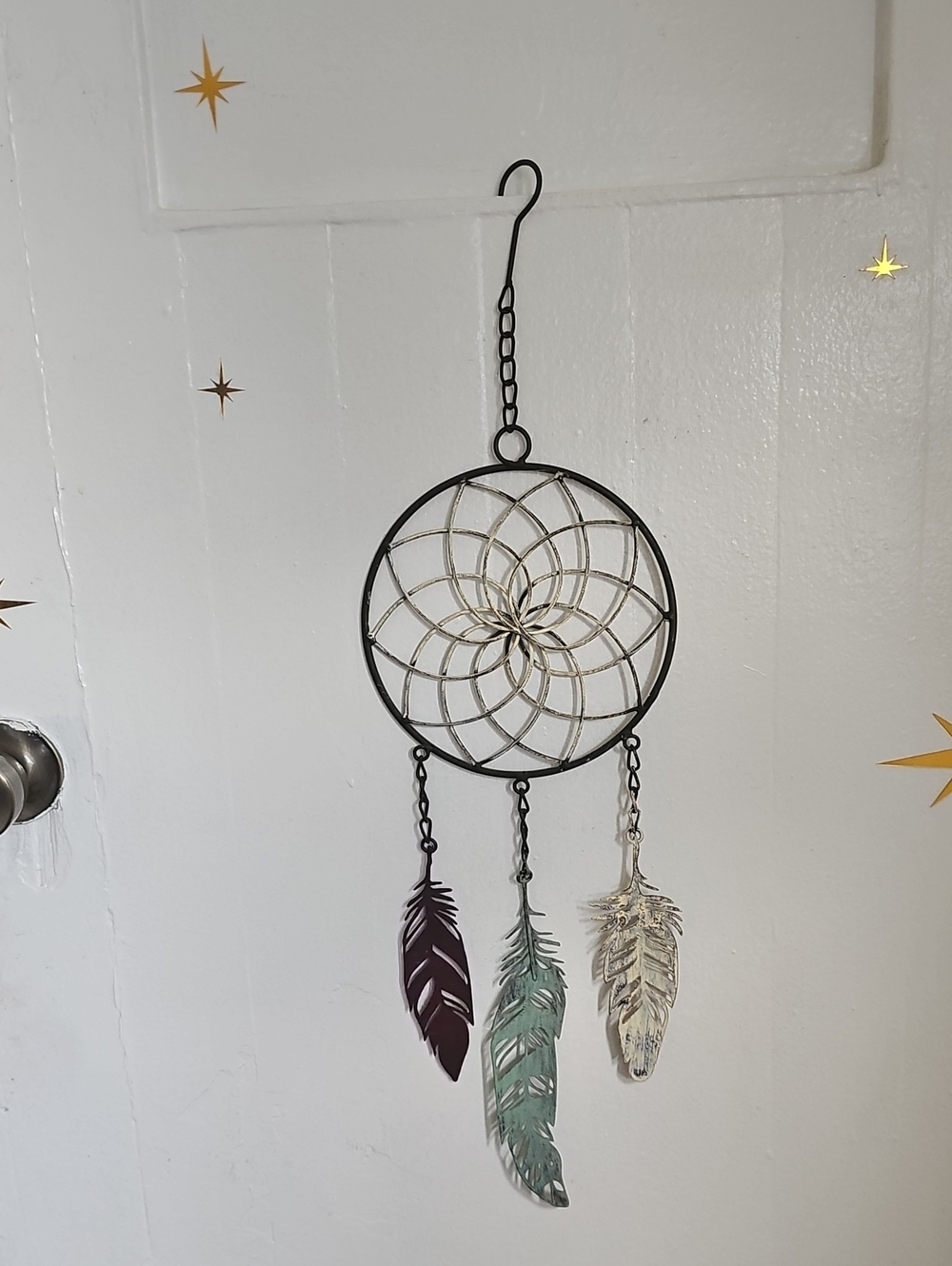 Metal Dreamcatcher Wall Hanging with Multicolor Feathers